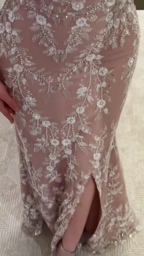 فستان سهره المزين بالتطريز