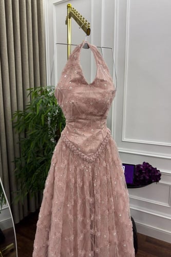 فستان سهره تل كلوش المزين بالتطريز