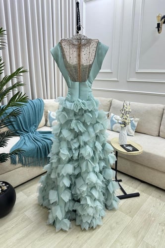 فستان سهره ميكادو المزين بالورود البارزه قصات ليزر...