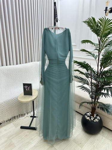 جلابيه فخمه باربي وتل المزينه بالتطريز اليدوي