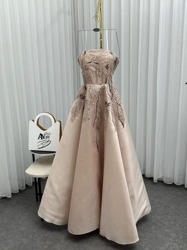 فستان سهره فخم المزين بالتطريز بشكل انيق ومتميز