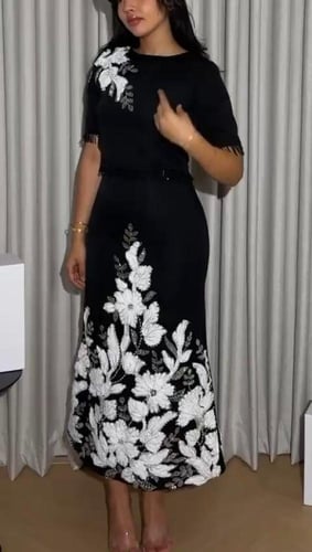 طقم فستان وبلوزه قطعتين الخامه باربي المزين بالكلف...