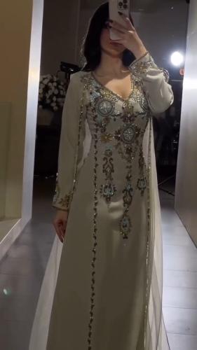 جلابيه قطعتين الخامه باربي بشت تل المزينه بالتطريز...