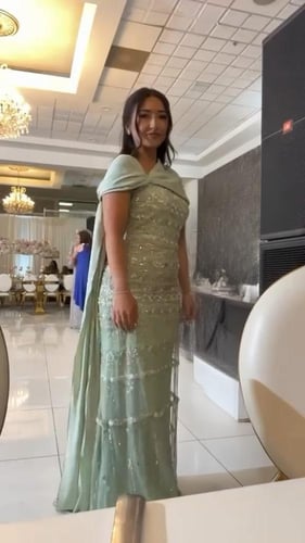 فستان سهره تل مطرز بخرز المزين بالذيل تفته قصه اني...