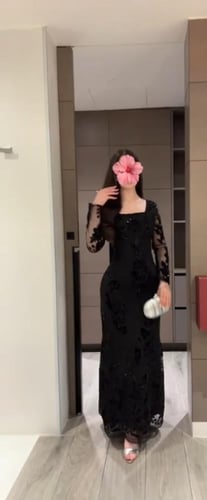 فستان سهره اسود تل على ورود مخمليه مزين بالتطريز ب...