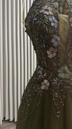 فستان سهره تل المزين بالتطريز كمبيوتر مزين بالفصوص