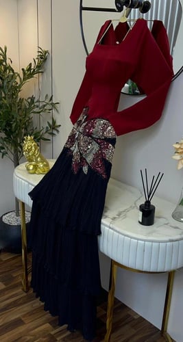 فستان باربي المزين بالكلفه المطرزه