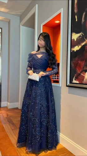 فستان سهره المزين بالتطريز اكمام تل