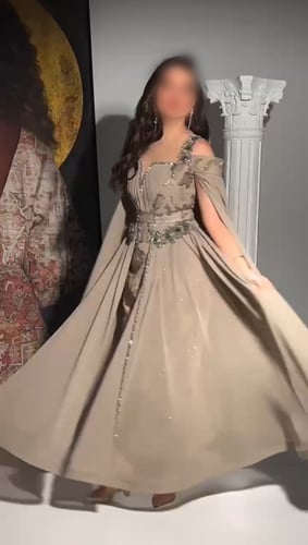 فستان سهره شيفون دبل كلوش المزين بالتطريز اليدوي و...