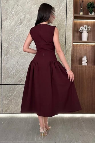 فستان باربي المزين بالتطريز اليدوي مزين بالكسرات