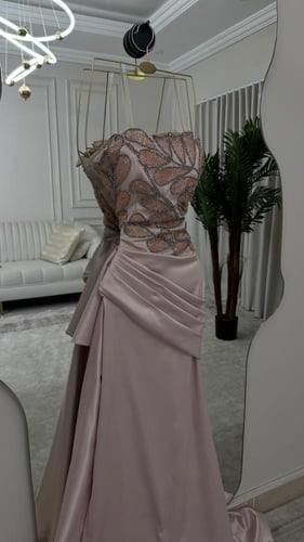 فستان سهره تفته المزين بالتطريز اليدوي