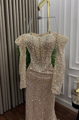 فستان سهره فخم المزين بالتطريز