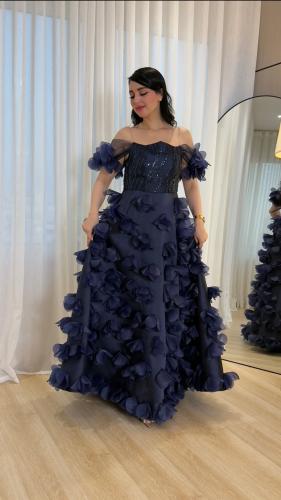 فستان سهره جازار المزين بالورود البارزه قصات ليزر...