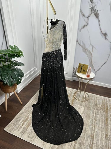 فستان سهره كريب وشيفون المزين بالشك اليدوي