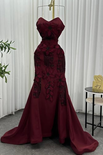 فستان سهره برغندي المزين بالورود والتطريز