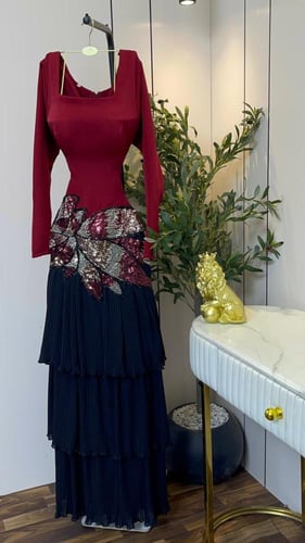 فستان باربي المزين بالكلفه المطرزه