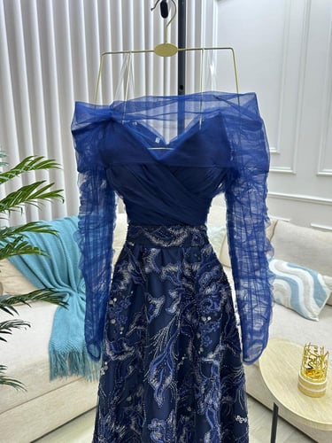 فستان سهره المزين بالتطريز اكمام تل