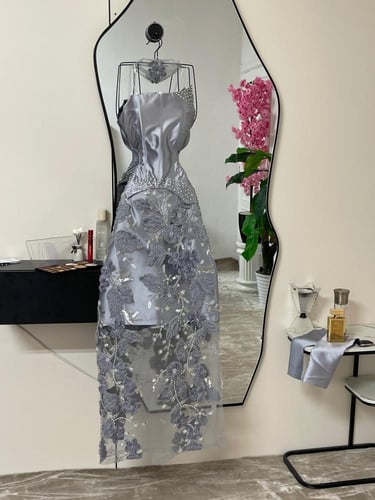 طقم فخم قطعتين بلوزه تنوره الخامه مياكدو وورود مزي...