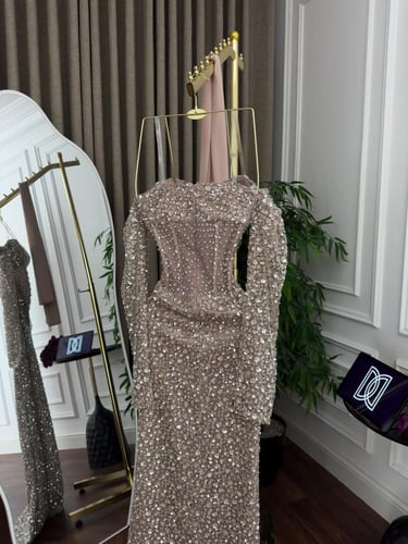 فستان سهره كلفه مزينه بالتطريز بطانه باربي