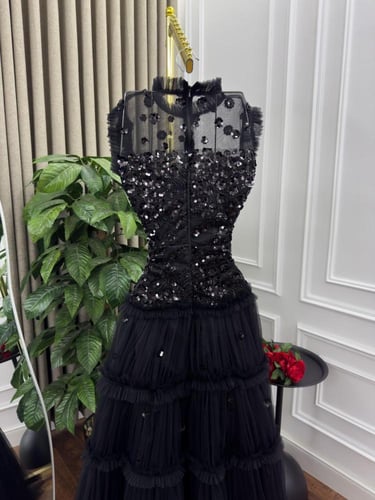 فستان تل طبقات المزين بالكلفه خرز شغل يدوي