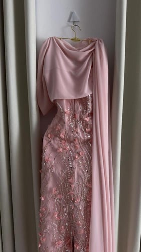 فستان سهره المزين بالورود المطرزه بطانه باربي شال...