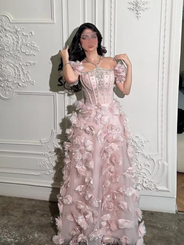 فستان سهره جازار المزين بالورود البارزه قصات ليزر...