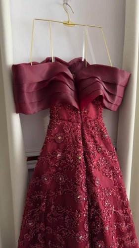 فستان سهره فخم المزين بالتطريز