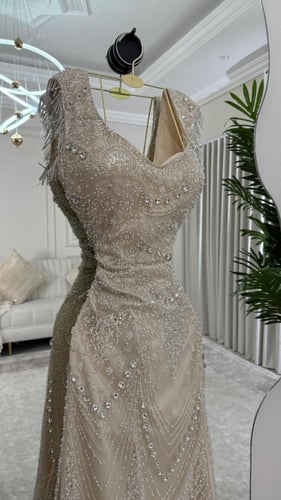 فستان سهره فخم المزين بالتطريز