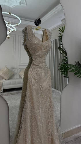 فستان سهره فخم المزين بالتطريز