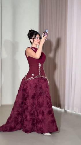 فستان تفته المزين بالتطريز كرستال وقماش سهره ورود