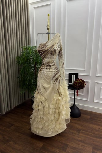 فستان سهره فخم تفته المزين بالتطريز الراقي بشكل ان...