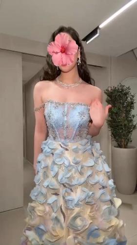 فستان سهره تل مزين بالورود البارزه والخرز