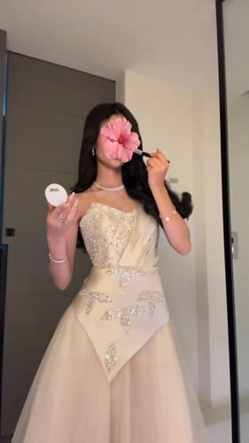 فستان سهره صدر ميكادو مزين بالتطريز اليدوي وتل دبل...