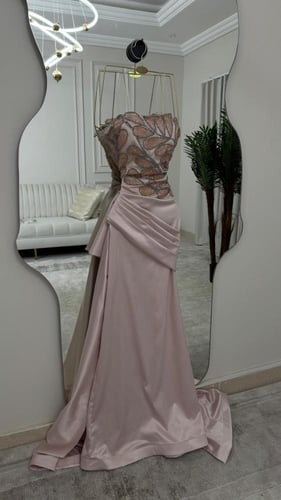 فستان سهره تفته المزين بالتطريز اليدوي