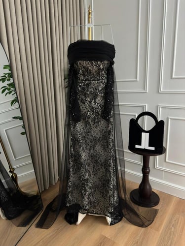 فستان سهره المزين بالتطريز ذيل تل