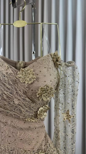 فستان سهره دانتيل المزين بالتطريز اليدوي