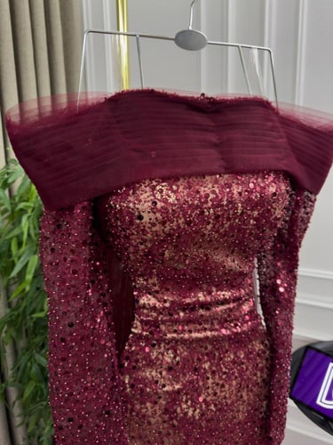 فستان سهره دانتيل المزين بالتطريز ذيل تل