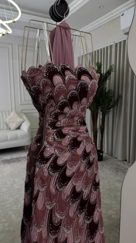 فستان سهره كلفه المزينه بالتطريز خرز