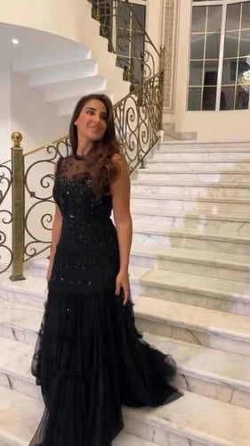 فستان تل طبقات المزين بالكلفه خرز شغل يدوي