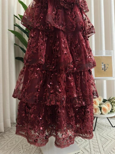 فستان سهره مزين بالتطريز كلف ولول مزين بالطبقات