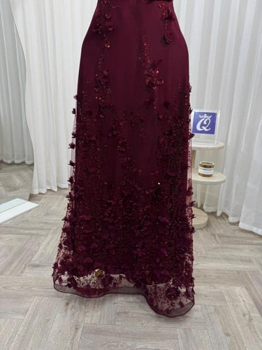 فستان سهره كلفه مزينه بالورود والتطريز والترتر