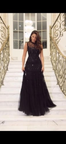 فستان تل طبقات المزين بالكلفه خرز شغل يدوي