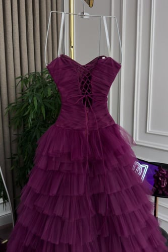 فستان سهره فخم تل دبل كلوش المزين بالطبقات بشكل ان...