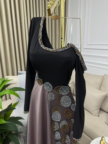 فستان باربي المزين بالتطريز اليدوي