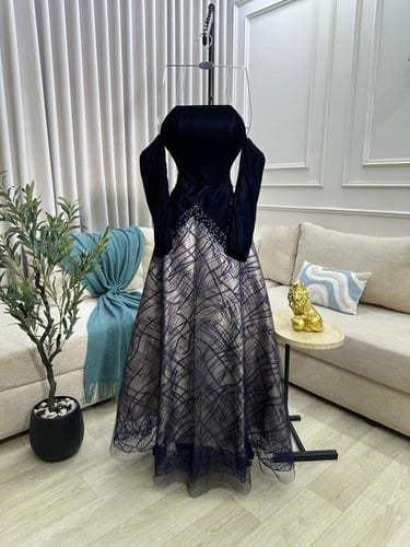 فستان سهره مخمل وتل المزين بالتطريز