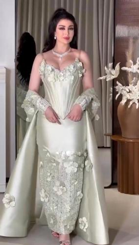 فستان ميكادو المزين بالورود والتطريز اليدوي المشغو...