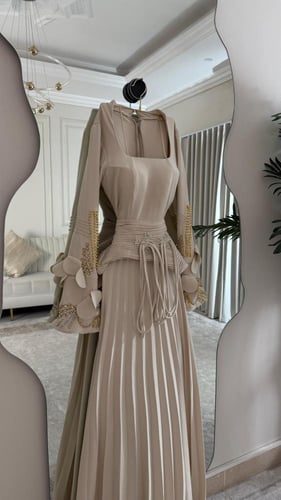 فستان باربي المزين بالتطريز اليدوي كسرات بوليسيه