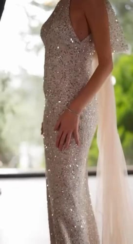 فستان سهره كردانه المزين بالتطريز خرز ولول بشكل ان...