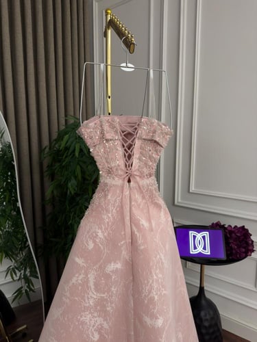 فستان سهره دانتيل المزين بالكلفه المطرزه بطانه وجي...