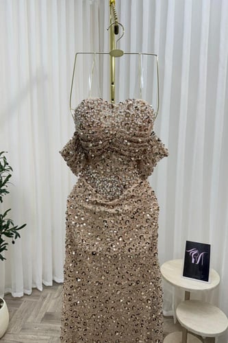 فستان سهره المزين بالتطريز شك